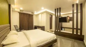Oaks Residency - Image 2