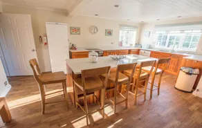 Ladywell Sleeps 12Hot Tub Pool Table Pizza Oven - Image 2