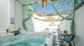 CASA MIKELE by Sarikas - SEA SIDE SUITES and STUDIOS -adults only - Image 2