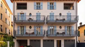 Design Apartment in Iseo Old Town with Private Parking and AC - Image 2