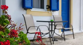 Green Parrot Apartments - Image 5