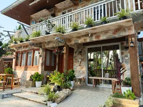 Rustic Stone House with Beach Access - Image 4