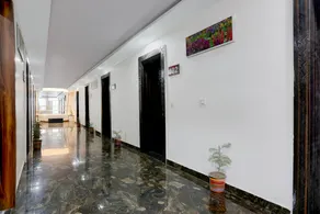 Hotel O Flora - Image 4