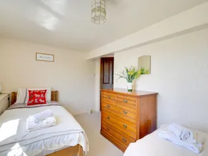 Spacious 2-storey apartment in a central location and close to the sea - Image 4