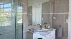Neutral Bay Stunning Two Bedroom Apartment - Image 5