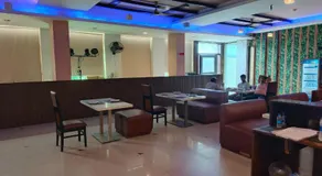 Hotel Orange - Image 4