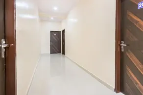OYO 69561 Dezire Residency - Image 2