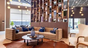 Luxury Apt Downtown - Image 2