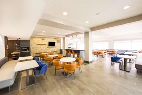 Hampton Inn & Suites Seattle-Downtown - Image 2