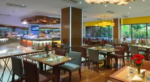 The Suite- Luxurious City Skyline - Image 4