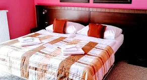 Hotel David with Free Parking - Image 2