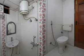 OYO 29753 Raunaq Guest House - Image 3