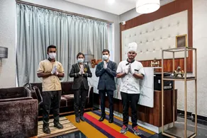 Super Townhouse OAK Hotel Rajmudra - Image 3