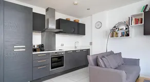 D8 - Canal View Apartment - Image 4