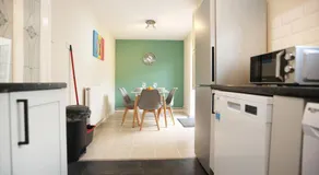 Windrush House By N And N Stays, 3 Bedroom house in Whitway Bath with Free Parking Free Wifi, Long stays welcome - Image 2
