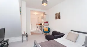Clarendon - Image 2