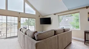 Leaward Shores Guesthouse - Image 2