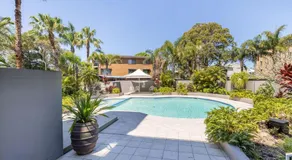 Florentine, 8 11 Columbia Close - opposite the beach with Air con and water views - Image 4