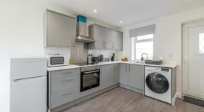 4BR New Build - Near Ferry Port - Great for Groups - Image 5