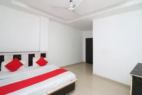 OYO 38637 Hotel Sar - Image 3