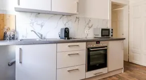 3 BR Apartment - ZENTRAL - GERÄUMIG - PARKHAUS - WIFI - KAFFEE - NETFLIX - Image 4