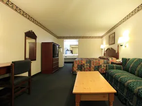 Brentwood Inn and Suites - Image 5