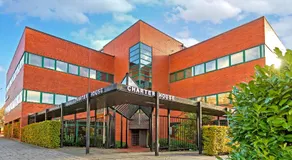 PRIME CITY CENTRE MK STAY, Stylish Spacious Apartment, AIR CONDITIONG, Two bathrooms, FREE GATED ALLOCATED PARKING & Lift access - Image 4