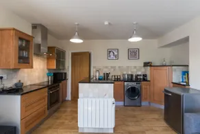 Kingsway Apartment - Image 4