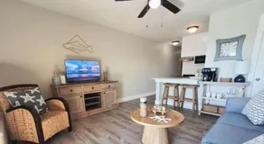 Waterfront 1-Bedroom Condo in Panama City - Image 2