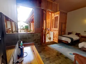 Jianshui Yanqitang Private Courtyard Inn (Jianshui Ancient City Small Train Store) - Image 2