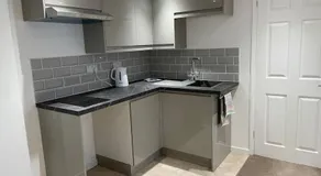 *Close to Beach* One Bedroom Suite with Parking - Image 3