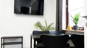Apartment Central - Free parking - 5 people - 3 rooms - 3 TVs - boxspring - wifi - Image 3