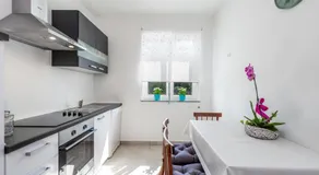 Apartment Roza, sea view, free parking - Image 4