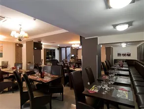 West Plaza Hotel - Image 4