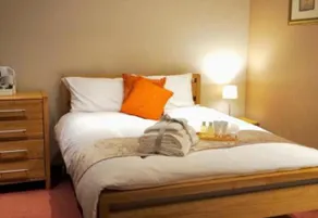 Stratton Cottage Guesthouse - Image 5