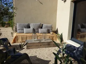 Beautiful, modern villa with private pool, fenced garden, in the beautiful Lubéron! - Image 2