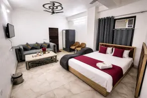 Hotel Comfort Inn, Nangloi, Walking from Metro - Image 3
