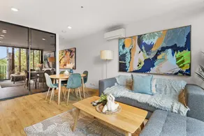 Modern 2 Bedroom Apartment In The Heart Of St Kilda - Image 2