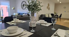 Snuggle Inn Serviced Apartments, Great choice for large groups, Contractors, Business Executives and Family Vacations in the stunning valley of Surrey Hills, secure Private Parking, Offering Easy Train Access to London, Gatwick airport, M25 - Image 4