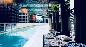 Brisbane Break Panoramic River Views Free Parking - Image 4
