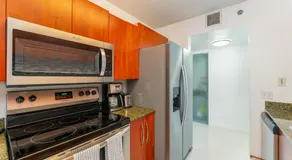 Bright and Cozy 2BR at Brickell, Free Parking - Image 5