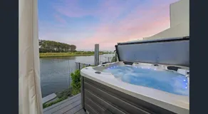 Stunning Maroochy Waterfront Home - Image 4