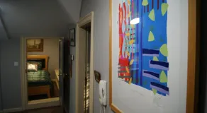 2 Bedroom Apartment - Free Parking - Image 5