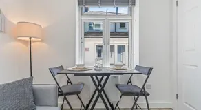 Modern guest house Free Parking - Image 3