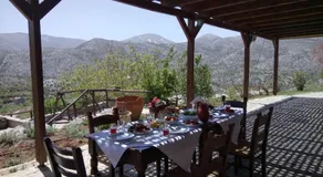Arodamos Guesthouse - Image 4