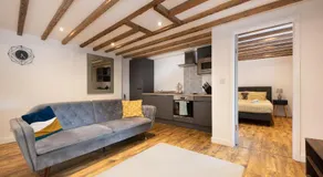 Spacious 1 Bedroom Flats by Banbury High Street - Image 2