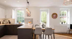 NEW Lovely-4Bed-2Bath-Parking-By FabAccommodation - Image 2