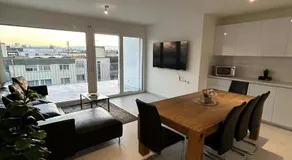 BASELiving 3BR Penthouse - Skyline View - Private Lift - Free Baselcard - Image 2