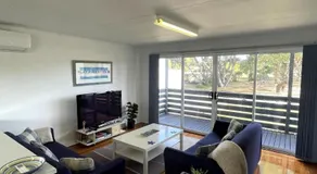Saturn Parade Shack - Image 2