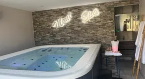 Le Relais de la Fontaine & Jacuzzi - Image 3